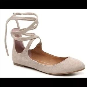NWOT Steve Madden Beige Lace-Up Flats